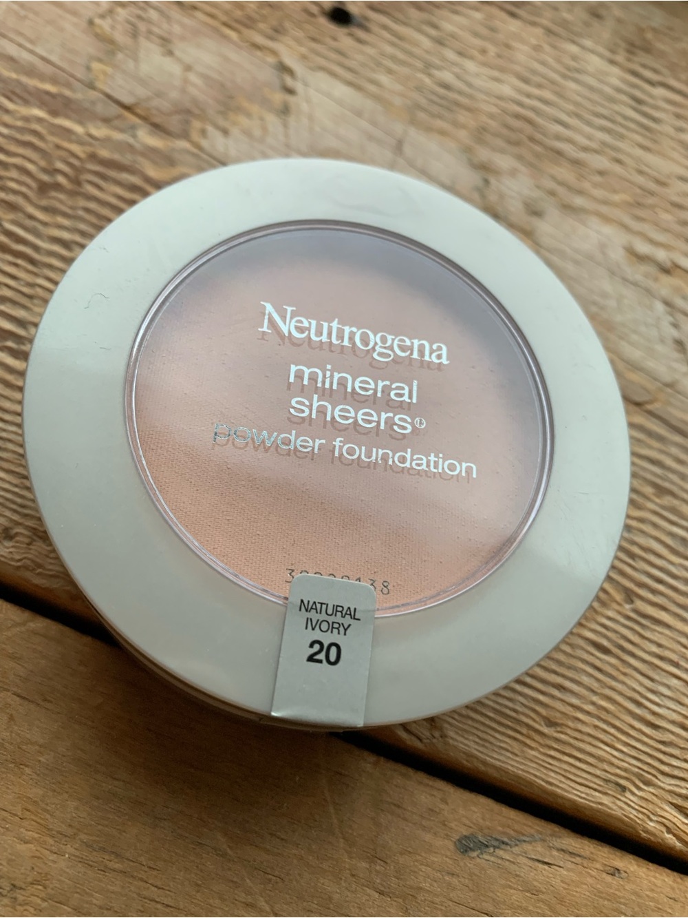 Neutrogena Mineral Sheers Powder Foundation - Natural Ivory (light beige)